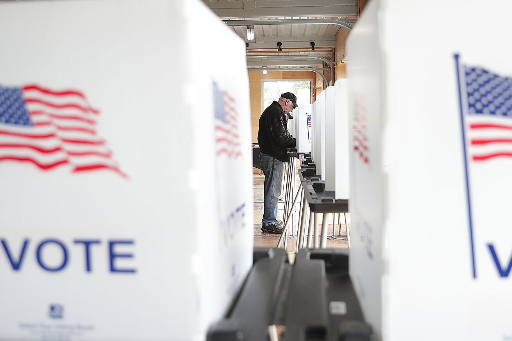 040522voting06-04052022160258